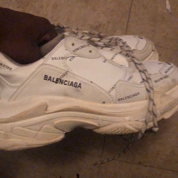 Just tryna make out - Picture 1 of 2